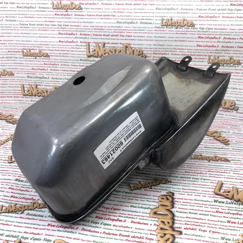 Réservoir d'essence grande capacité pour Vespa 125 6, Sei Giorni et Sport, compatible avec les modèles VM1T, VM2T, VU1T et VL1T de 1952 à 1955. ACMA STRUZZO HOFFMANN - Produit artisanal