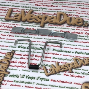 Halterung mit innenliegender Verstärkungsfeder zur Montage der Seitenabdeckung für VESPA 125 150 VBB VNB GT GTR SPRINT VELOCE VBC VLB ro 058457