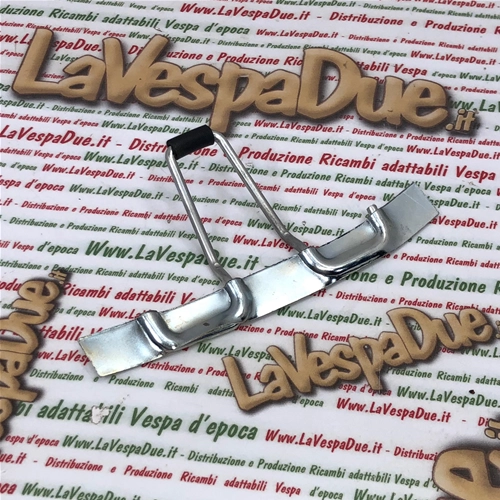 Halterung mit innenliegender Verstärkungsfeder zur Montage der Seitenabdeckung für VESPA 125 150 VBB VNB GT GTR SPRINT VELOCE VBC VLB ro 058457