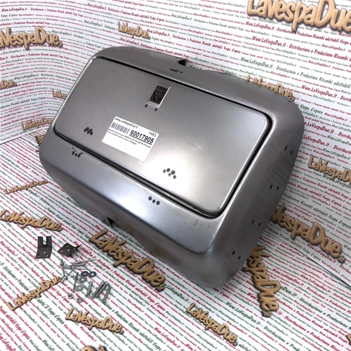 Tapa frontal para VESPA 80 125 150 200 PE PX primera serie, completa con tornillos de fijación.