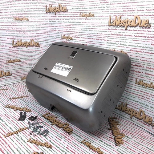 Tapa frontal para VESPA 80 125 150 200 PE PX primera serie, completa con tornillos de fijación.