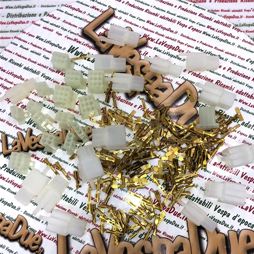 Jeu de 15 supports de connecteurs électriques type 110 ml à 2, 3, 4, 6 et 9 broches, avec connecteurs et caoutchoucs, pour diverses applications et modifications du système électrique des Vespa Ape et Lambretta.