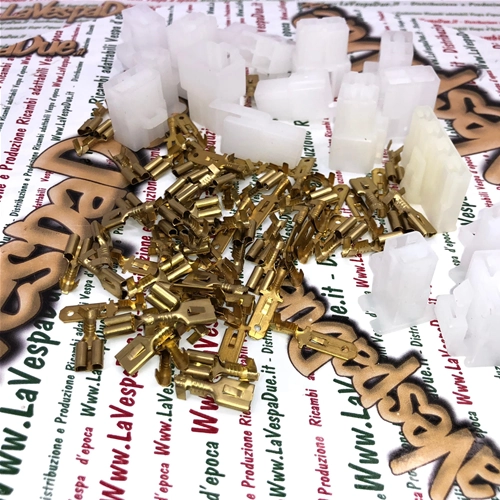 Jeu de 15 supports de connecteurs électriques type 6,3 mm à 2, 3, 4, 6 et 9 broches, avec connecteurs et caoutchoucs, pour diverses applications et modifications du système électrique des Vespa Ape et Lambretta.