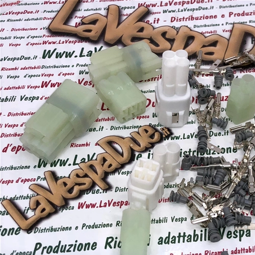 Jeu de 4 supports de connecteurs électriques type 090 à 2, 3, 4 et 6 broches, avec connecteurs et caoutchoucs, pour diverses applications et modifications du système électrique des Vespa Ape et Lambretta.