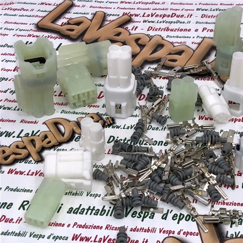 Jeu de 4 supports de connecteurs électriques type 090 à 2, 3, 4 et 6 broches, avec connecteurs et caoutchoucs, pour diverses applications et modifications du système électrique des Vespa Ape et Lambretta.