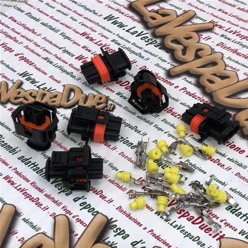 Juego de 3 soportes para conectores eléctricos BOSCH, completos con conectores y gomas para modificaciones de sistemas eléctricos en VESPA, APE y LAMBRETTA, para diversas aplicaciones.