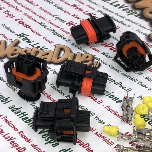 Juego de 3 soportes para conectores eléctricos BOSCH, completos con conectores y gomas para modificaciones de sistemas eléctricos en VESPA, APE y LAMBRETTA, para diversas aplicaciones.