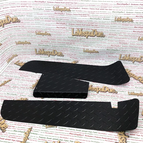 3-piece footrest mat kit, black powder coated, non-slip, in chequered aluminium for VESPA 80 125 150 200 PX PE Arcobaleno VNA VNB TS VBA GS SS RALLY