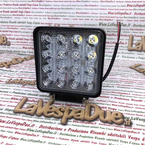 Projecteur carré additionnel universel IP67 10/30 V 48 W avec 16 LED couleur 6000 K et lentille en polycarbonate pour applications sur bouclier et arceau de sécurité