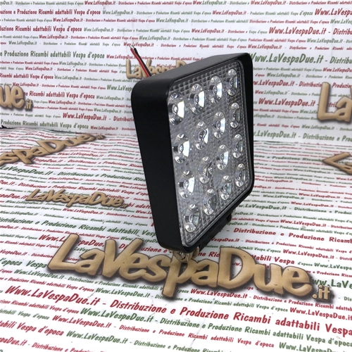 Projecteur carré additionnel universel IP67 10/30 V 48 W avec 16 LED couleur 6000 K et lentille en polycarbonate pour applications sur bouclier et arceau de sécurité