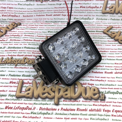 Projecteur carré additionnel universel IP67 10/30 V 48 W avec 16 LED couleur 6000 K et lentille en polycarbonate pour applications sur bouclier et arceau de sécurité