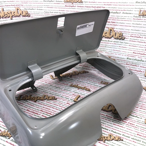 Front storage box for VESPA 80 125 150 200 PE PX first series