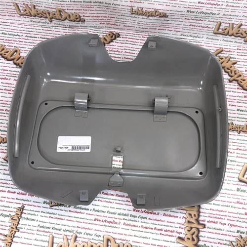 Front storage box for VESPA 80 125 150 200 PE PX first series