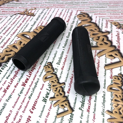 Paar schwarze, gepunktete Griffe für VESPA 125 V1T V15T V30T A V33T VM1T VM2T VN1T VN2T VU1T U APE 125 A 150 B AB Italienisches Produkt ro 012153