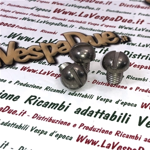 Tornillo de cabeza redonda en acero inoxidable 18/8 UNI 254 8 mm x 11 mm VESPA. Orificios de cierre para diversas aplicaciones. Producto italiano, antiguo stock.