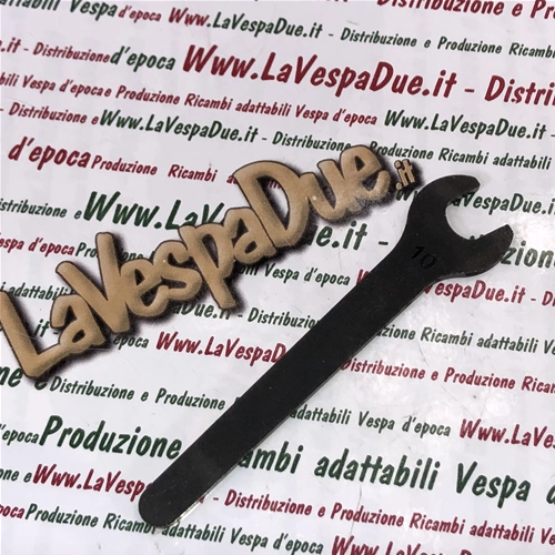 Llave plana simple de 10 mm con tratamiento bruñido y boca inclinada a 15° para VESPA 50 90 125 150 160 180 200.