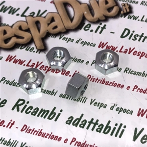 Tuerca de fijación de la placa de la cubierta del manillar para VESPA 125 de 1951 a 1957 y 150 de 1954 a 1956. Producto italiano.