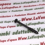 Vis 3 mm x 30 mm pour la fixation du feu stop arrière des Vespa 50, 90, 125, NLR, VNB6, Sprint, VNC1, VBC1 et SUPER. Tête semi-arrondie avec fente pour diverses applications.