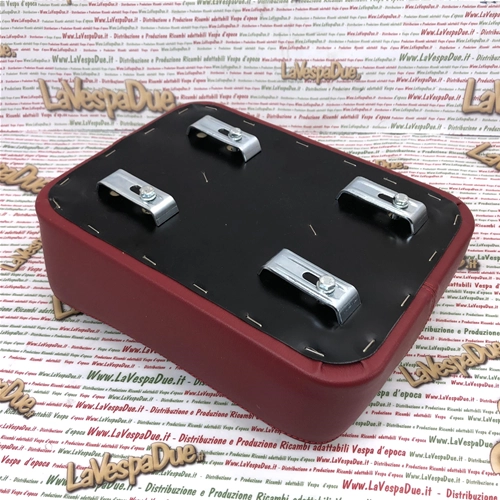 Antikrotes Heckpolster komplett mit Befestigungswinkeln für Vespa 125 VNA1/2T VNB1/2/3/4/5/6T 150 VB1T VBA1T VBB1/2T Code 084873