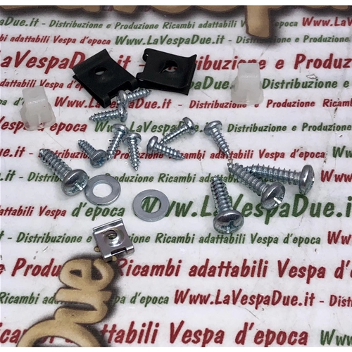 Kit de 19 pièces complet avec vis pour le montage de la calandre avant des VESPA 80 125 150 200 PX PE première série jusqu'en 1984