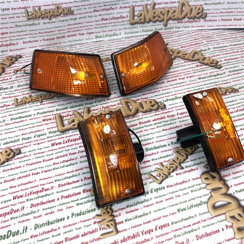 Kit serie 4 frecce arancioni anteriori e posteriori complete di lampade per VESPA 125 150 200 PX PE ARCOBALENO omologate