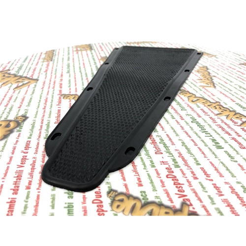 Alfombrilla central para el reposapiés de VESPA 125 150 160 200 RALLY SPRINT TS GS VNB VBB VBA GT GTR GL GS. Producto italiano ro 610009M 085072