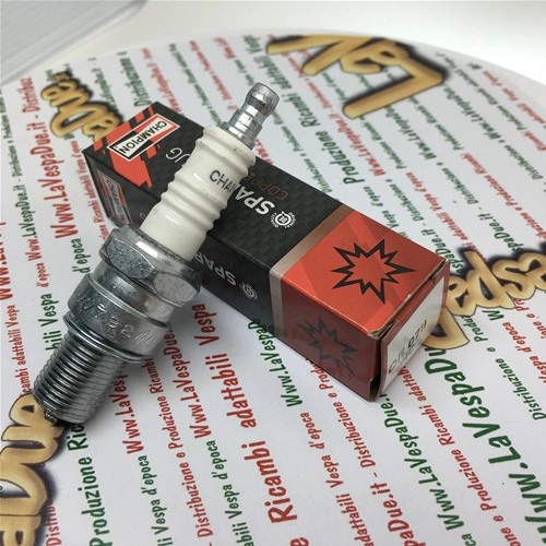 Bougie d'allumage CHAMPION OE079 N4C tpo standard empattement long pour VESPA 160 180 200 équivalente à NGK B7ES PIAGGIO P4M