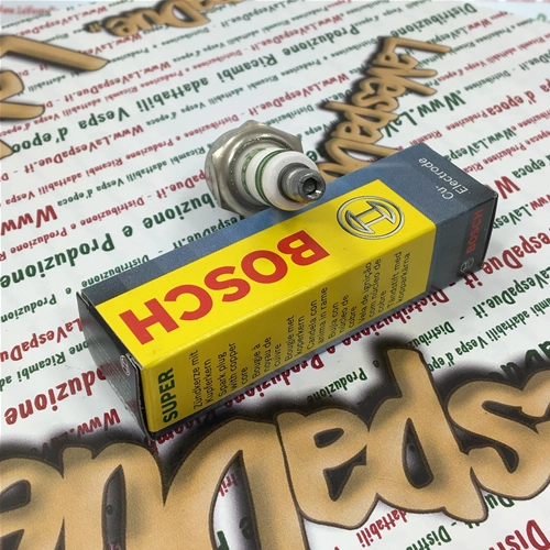 Candela BOSCH WR2AC schermata anti interferenze con nucleo in rame e resistenza antidisturbo equivalente NGK BR8HS passo corto per VESPA 50 80 90 125 150