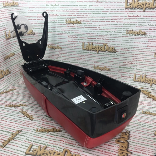 SILLÍN LARGO EN ROJO ANTIGUO PARA VESPA PK XL CON FALDA 50 125