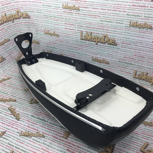 ASIENTO DEPORTIVO, MODELO CORSA, CON ESTRIBERAS LATERALES DE ALUMINIO PARA VESPA PX 125 T5