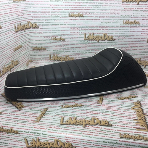 ASIENTO DEPORTIVO, MODELO CORSA, CON ESTRIBERAS LATERALES DE ALUMINIO PARA VESPA PX 125 T5