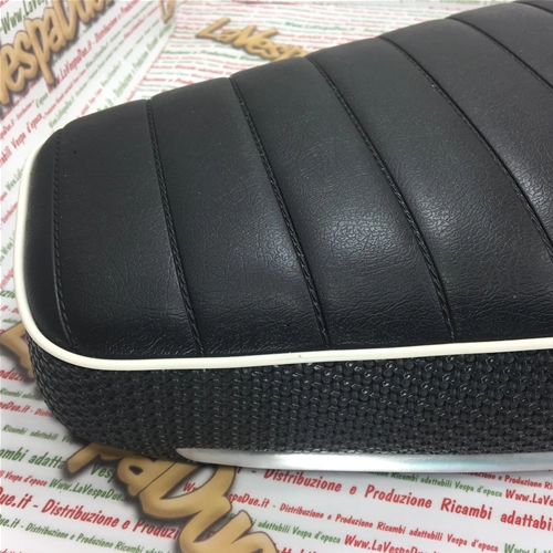 ASIENTO DEPORTIVO, MODELO CORSA, CON ESTRIBERAS LATERALES DE ALUMINIO PARA VESPA PX 125 T5