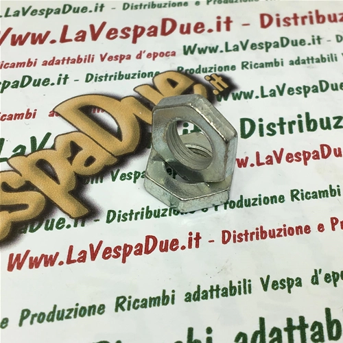 Tuerca M11 baja Ø 11 mm para eje de pasador de rueda delantera y trasera para Piaggio 50 SI FL2 MIX BOSS BRAVO 3 ERRE 2 CIAO EURO 1 2 MIX TEEN GRILLO SUPERBRAVO 3 ro 135697
