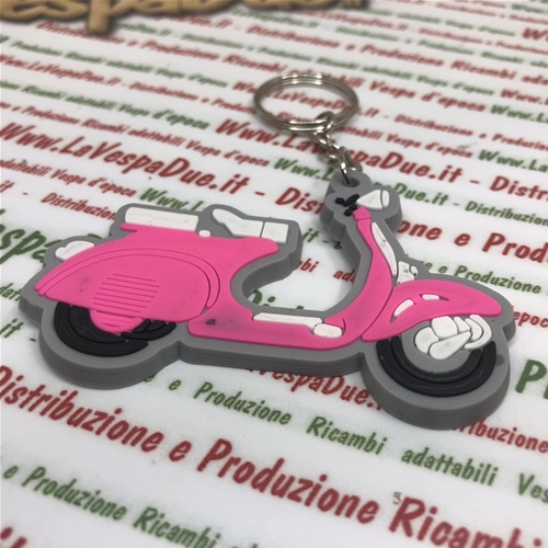 Pinkfarbener Schlüsselanhänger in Form einer VESPA 125 150 PRIMAVERA VNB VBB VBA
