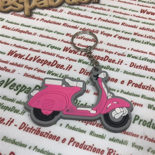 Pinkfarbener Schlüsselanhänger in Form einer VESPA 125 150 PRIMAVERA VNB VBB VBA