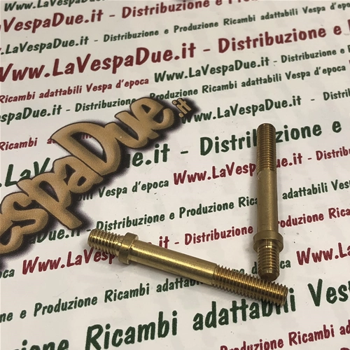 Tornillo prisionero de latón ø 5 x 38 mm para carcasa de luz trasera de VESPA 125 V30T V31T V32T V33T