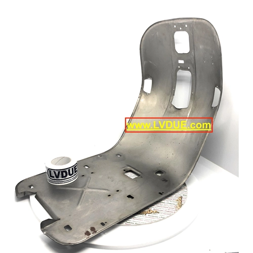 Protection de marchepied complète en tôle adaptable aux modèles VESPA 80, 125, 150, 200 E, PX, PE, T5, ARCOBALENO, lml star et LUSSO 98 (freins à disque).