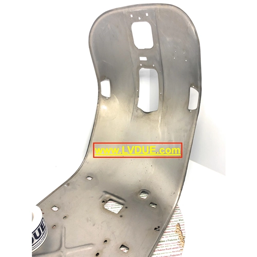 Protection de marchepied complète en tôle adaptable aux modèles VESPA 80, 125, 150, 200 E, PX, PE, T5, ARCOBALENO, lml star et LUSSO 98 (freins à disque).