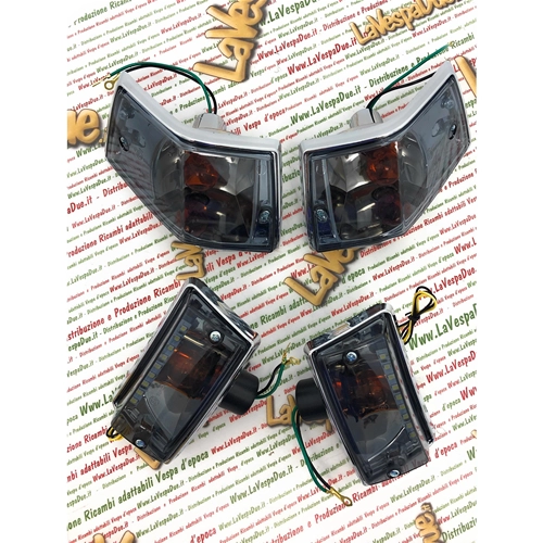 Satz mit 4 vorderen Blinkern mit 9 LEDs und verchromten hinteren Blinkern mit abgedunkelten Gläsern, komplett mit Lampen und vorderen LEDs für VESPA 80 125 150 200 PX PE ARCOBALENO - ZUGELASSENES PRODUKT