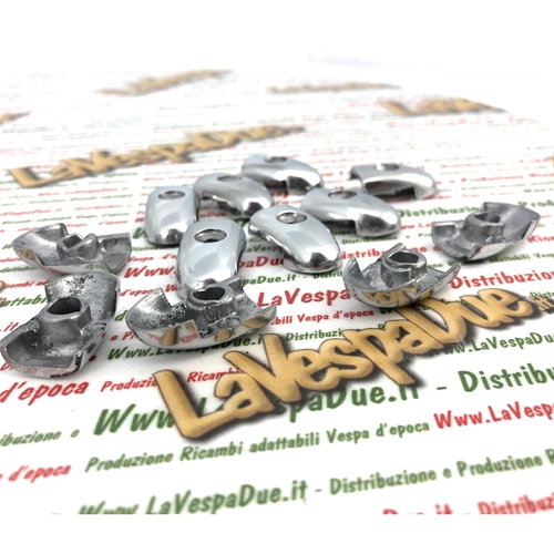 Set mit Endkappen und Fußleisten für LAMBRETTA 125 LI 2nd, 150 LI 1st 2nd, 175 TV 2nd (Artikelnummer 19050108 innocenti), 12-teilig, aus poliertem Aluminium