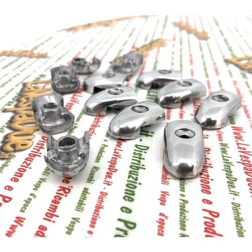 Set mit Endkappen und Fußleisten für LAMBRETTA 125 LI 2nd, 150 LI 1st 2nd, 175 TV 2nd (Artikelnummer 19050108 innocenti), 12-teilig, aus poliertem Aluminium