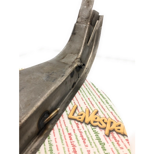 Túnel central de chapa metálica con casquillos y tuberías VESPA 125 de 1949 a 1950 Estribo con faro bajo