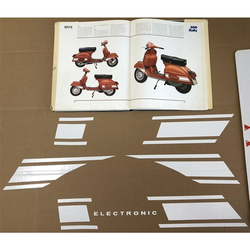 Bandes adhésives blanches pour carrosserie, capots, côtés et garde-boue de VESPA RALLY 180 200 VSD ro 610193M