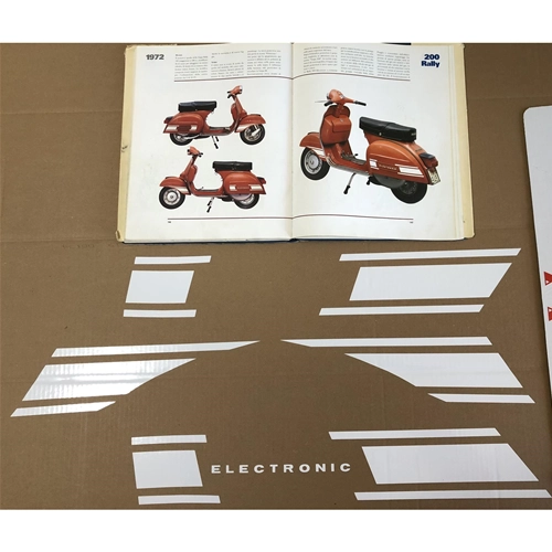 Bandes adhésives blanches pour carrosserie, capots, côtés et garde-boue de VESPA RALLY 180 200 VSD ro 610193M