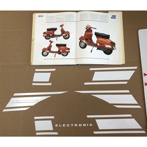 Bandes adhésives blanches pour carrosserie, capots, côtés et garde-boue de VESPA RALLY 180 200 VSD ro 610193M