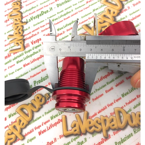 Toma USB de aluminio rojo impermeable de 4,6 mm para Vespa con soporte para manillar y faro bajo.