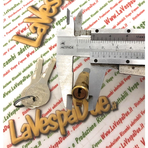 Lenkradschloss mit NEIMANN-Schlüssel für VESPA 50 90 125 150 160 180 200 SPECIAL PX TS SS SPRINT RALLY ro 152096 120328 4 mm Führung