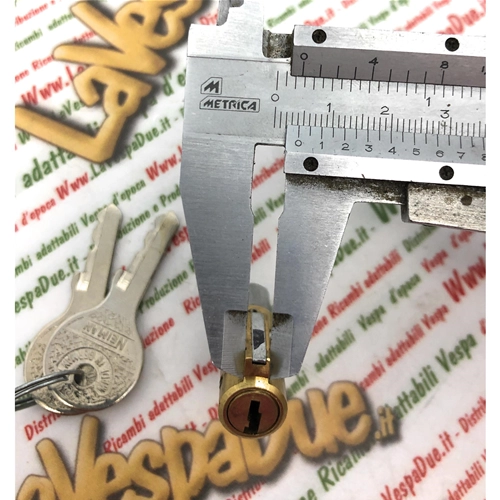 Lenkradschloss mit NEIMANN-Schlüssel für VESPA 50 90 125 150 160 180 200 SPECIAL PX TS SS SPRINT RALLY ro 152096 120328 4 mm Führung