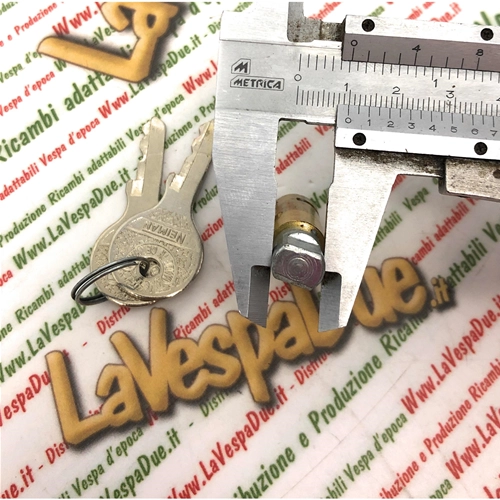 Lenkradschloss mit NEIMANN-Schlüssel für VESPA 50 90 125 150 160 180 200 SPECIAL PX TS SS SPRINT RALLY ro 152096 120328 4 mm Führung