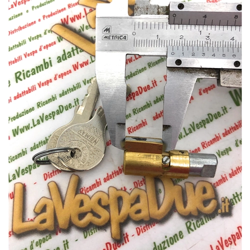 Lenkradschloss mit NEIMANN-Schlüssel für VESPA 50 90 125 150 160 180 200 SPECIAL PX TS SS SPRINT RALLY ro 152096 120328 4 mm Führung